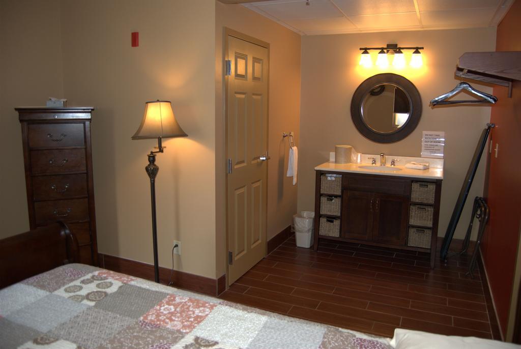 Put-In-Bay Victory Station Hotell Eksteriør bilde