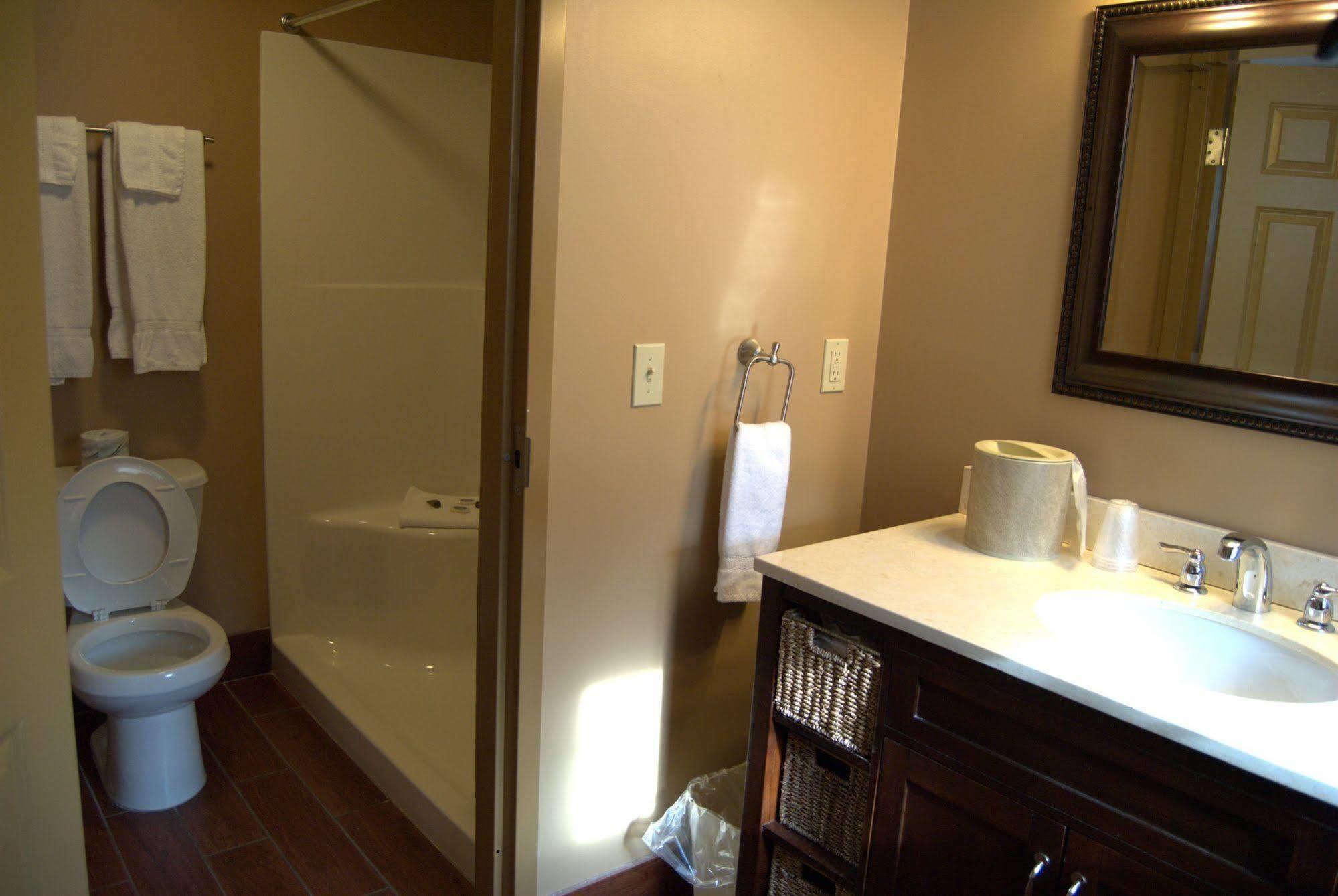 Put-In-Bay Victory Station Hotell Eksteriør bilde