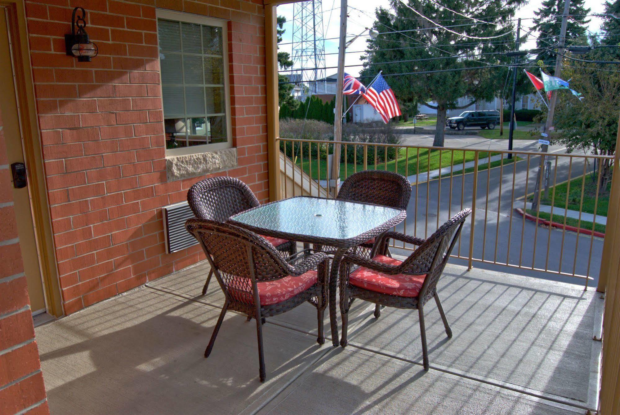Put-In-Bay Victory Station Hotell Eksteriør bilde